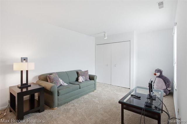 6580 Ridgefield Circle 203, West Bloomfield, MI 48322