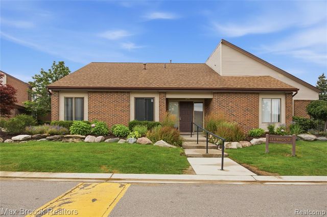 6580 Ridgefield Circle 203, West Bloomfield, MI 48322