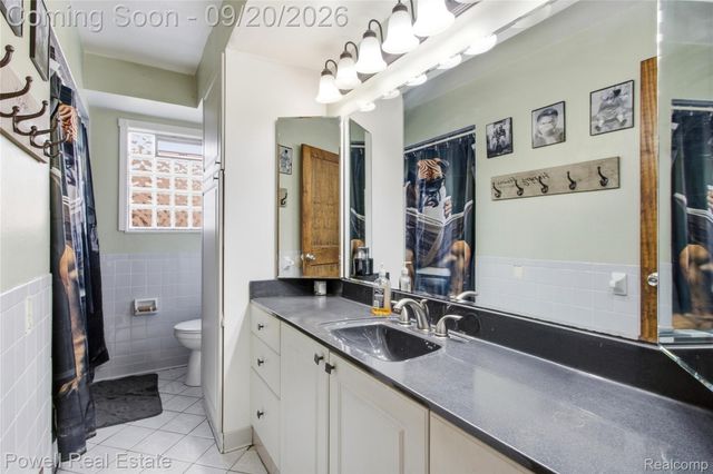 26517 Marilyn Avenue, Warren, MI 48089