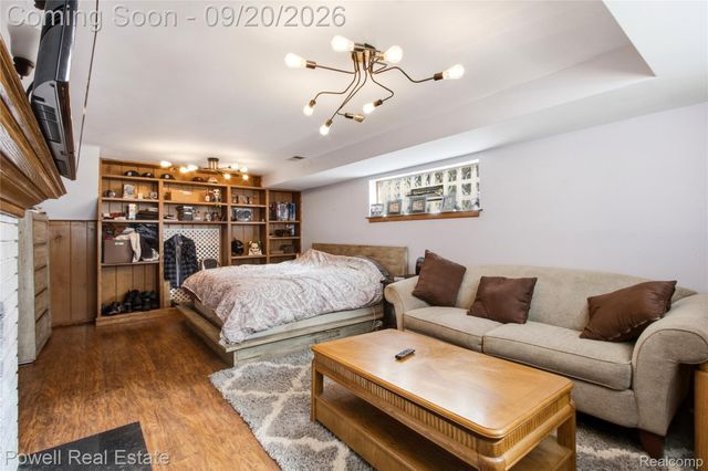 26517 Marilyn Avenue, Warren, MI 48089