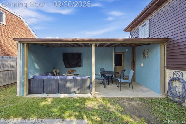 26517 Marilyn Avenue, Warren, MI 48089