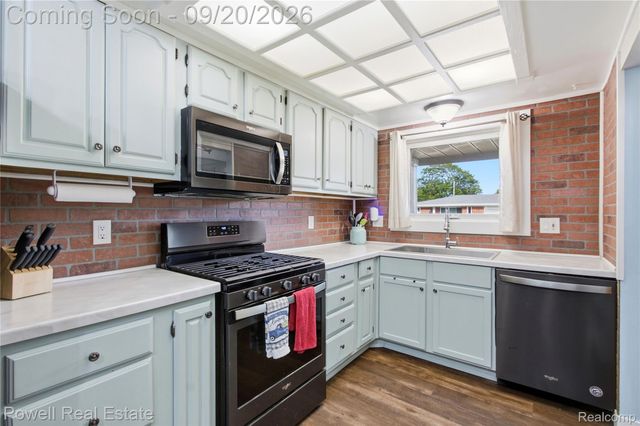 26517 Marilyn Avenue, Warren, MI 48089