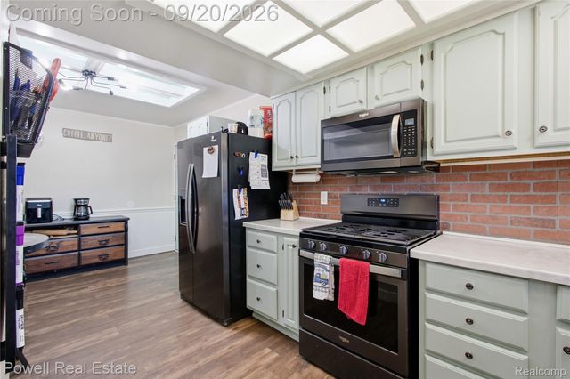 26517 Marilyn Avenue, Warren, MI 48089