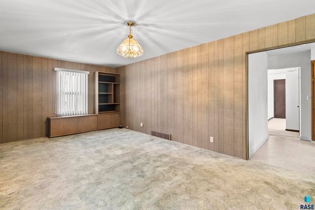709 N Leadale Ave Avenue, Sioux Falls, SD 57103