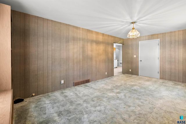 709 N Leadale Ave Avenue, Sioux Falls, SD 57103