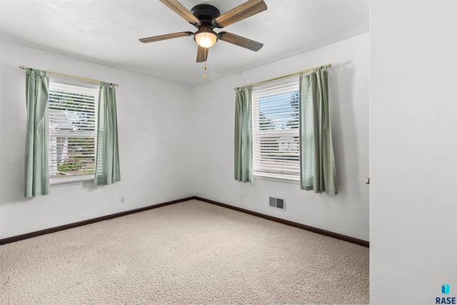 709 N Leadale Ave Avenue, Sioux Falls, SD 57103