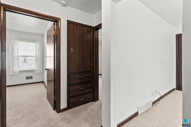 709 N Leadale Ave Avenue, Sioux Falls, SD 57103