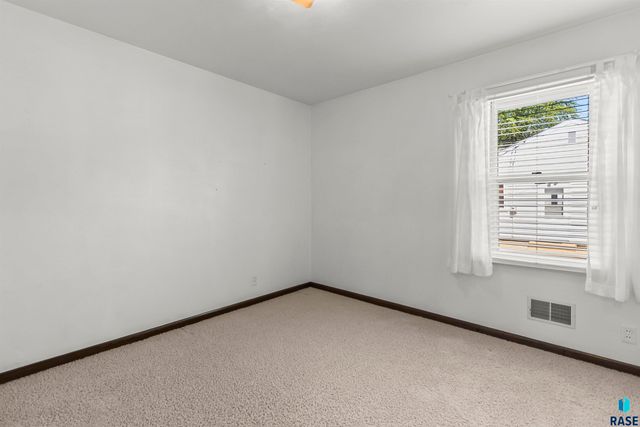 709 N Leadale Ave Avenue, Sioux Falls, SD 57103