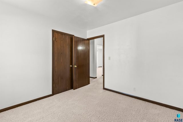 709 N Leadale Ave Avenue, Sioux Falls, SD 57103