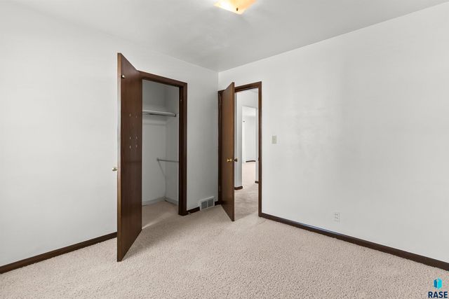 709 N Leadale Ave Avenue, Sioux Falls, SD 57103