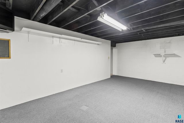 709 N Leadale Ave Avenue, Sioux Falls, SD 57103