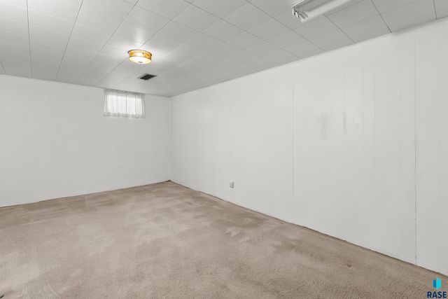 709 N Leadale Ave Avenue, Sioux Falls, SD 57103