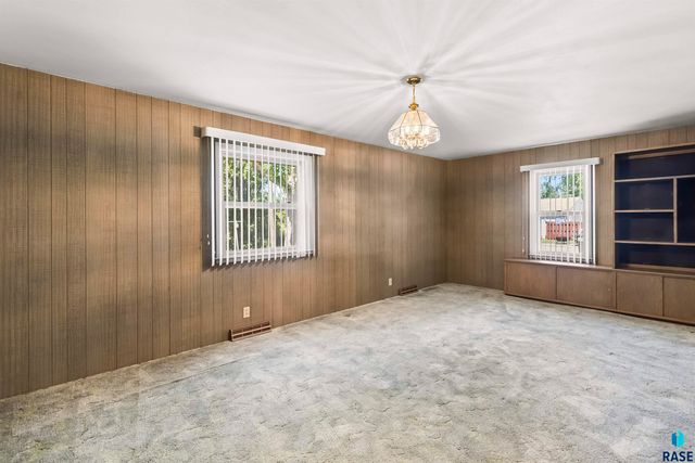 709 N Leadale Ave Avenue, Sioux Falls, SD 57103