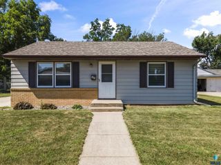 709 N Leadale Ave Avenue, Sioux Falls, SD 57103