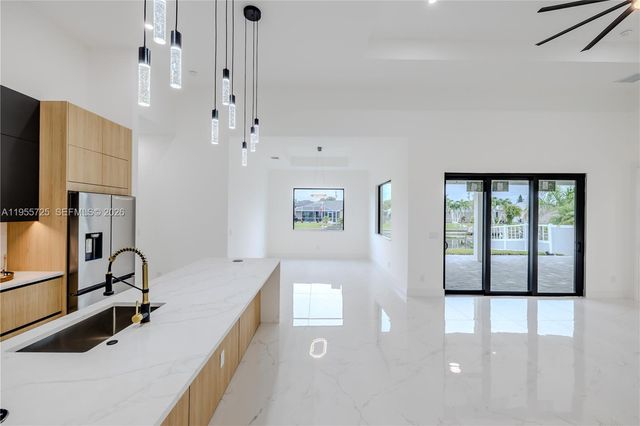 920 SE 5TH TER, Cape Coral, FL 33990