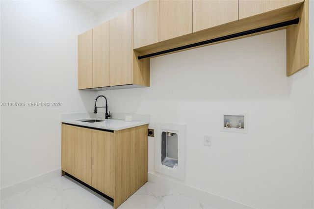 920 SE 5TH TER, Cape Coral, FL 33990