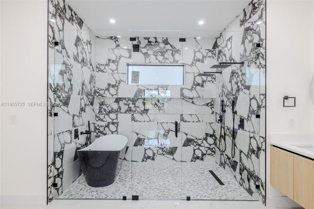 920 SE 5TH TER, Cape Coral, FL 33990