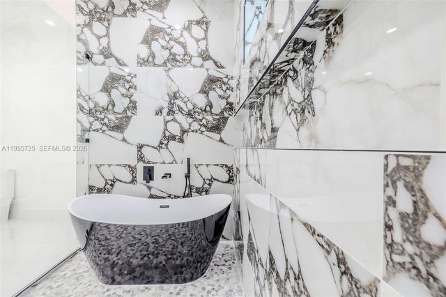 920 SE 5TH TER, Cape Coral, FL 33990