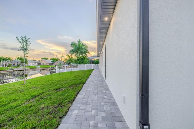 920 SE 5TH TER, Cape Coral, FL 33990