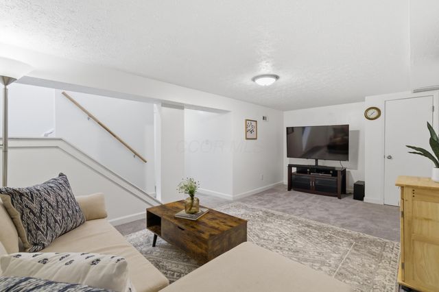 5272 Westbury Drive, 13B, Columbus, OH 43228