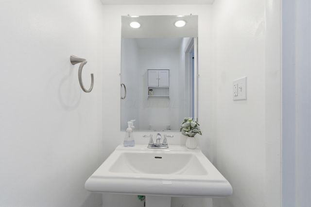 5272 Westbury Drive, 13B, Columbus, OH 43228