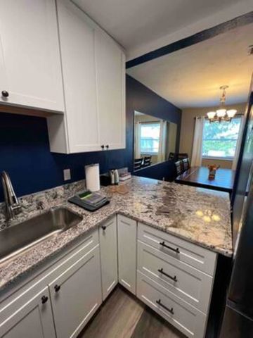 1323 Airport Dr Apt E9, Tallahassee, FL 32304