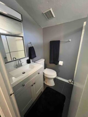 1323 Airport Dr Apt E9, Tallahassee, FL 32304