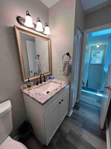 1323 Airport Dr Apt E9, Tallahassee, FL 32304