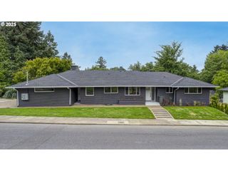 5775 Se CESAR E CHAVEZ Blvd, Portland, OR 97202