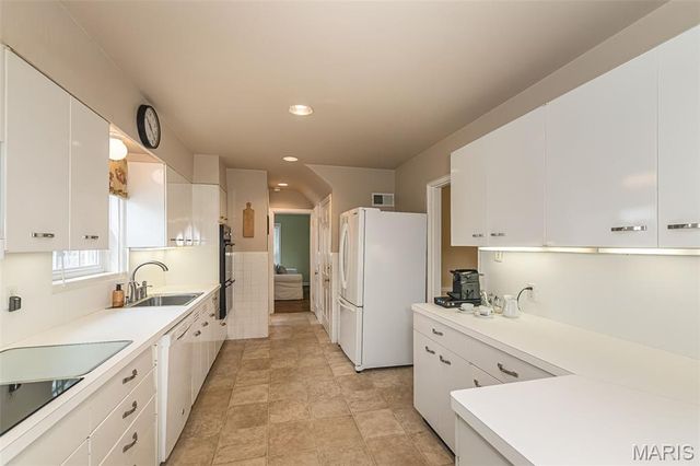 710 Elmtree Lane, St Louis, MO 63122