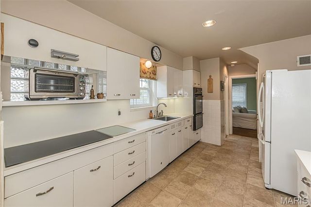 710 Elmtree Lane, St Louis, MO 63122