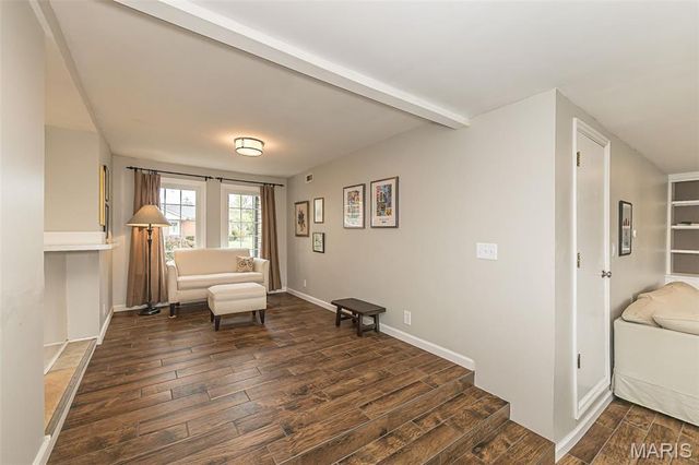 710 Elmtree Lane, St Louis, MO 63122