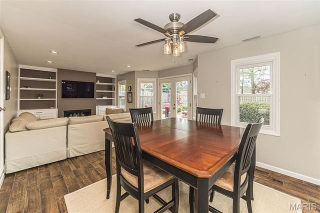 710 Elmtree Lane, St Louis, MO 63122