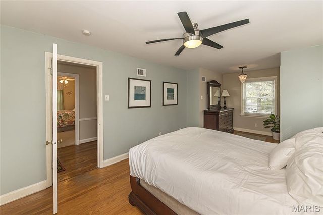 710 Elmtree Lane, St Louis, MO 63122