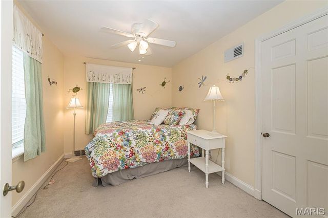710 Elmtree Lane, St Louis, MO 63122