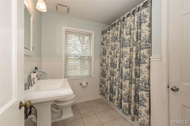 710 Elmtree Lane, St Louis, MO 63122