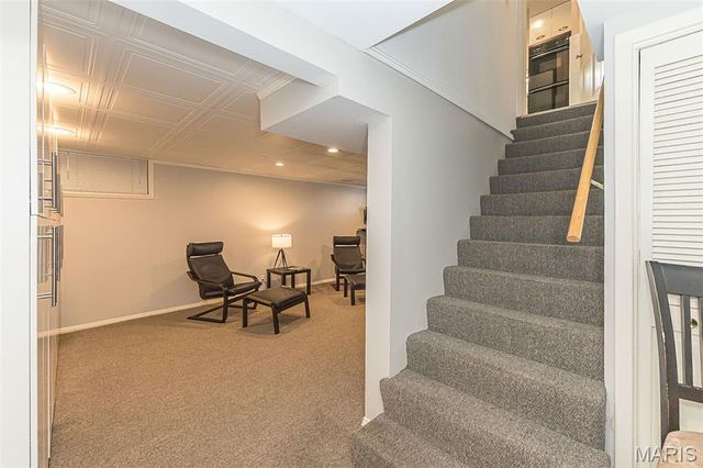 710 Elmtree Lane, St Louis, MO 63122