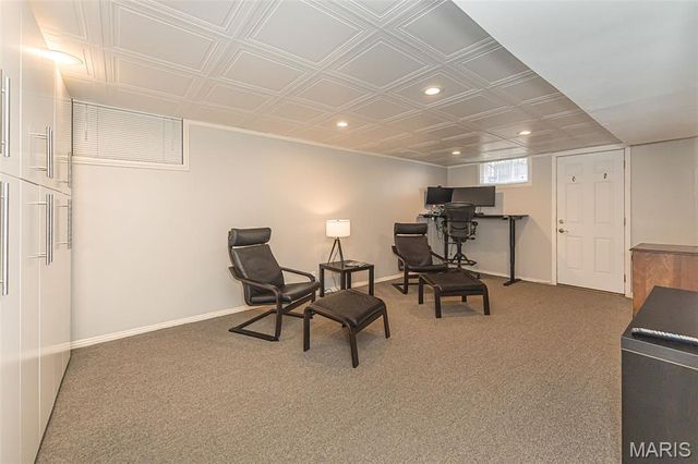 710 Elmtree Lane, St Louis, MO 63122
