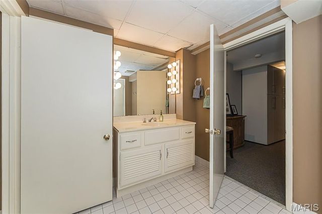 710 Elmtree Lane, St Louis, MO 63122