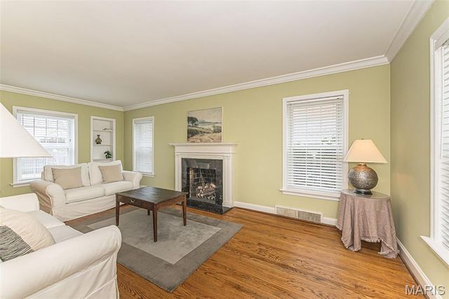 710 Elmtree Lane, St Louis, MO 63122