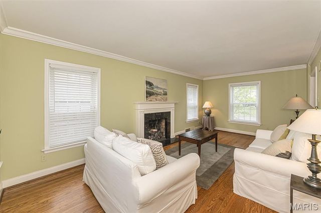 710 Elmtree Lane, St Louis, MO 63122