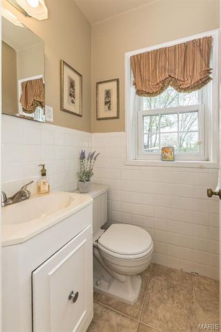 710 Elmtree Lane, St Louis, MO 63122