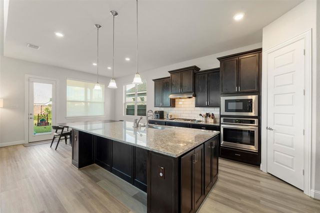 922 Shumard Street, Webster, TX 77598