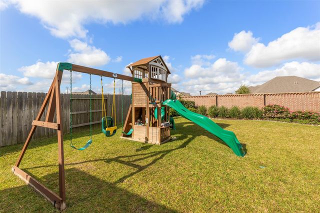 922 Shumard Street, Webster, TX 77598
