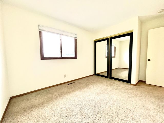 6166 Upper 51st Street N, Oakdale, MN 55128