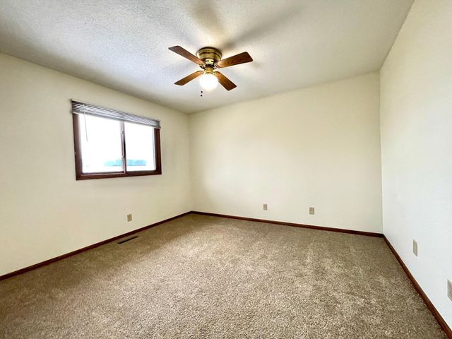 6166 Upper 51st Street N, Oakdale, MN 55128