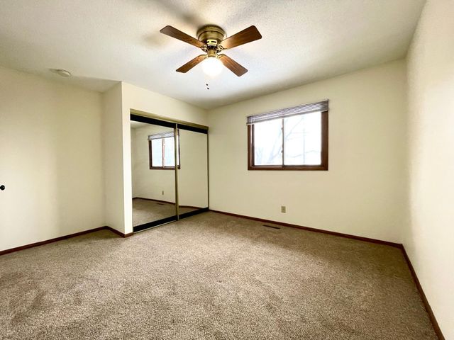 6166 Upper 51st Street N, Oakdale, MN 55128