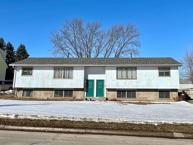 6166 Upper 51st Street N, Oakdale, MN 55128