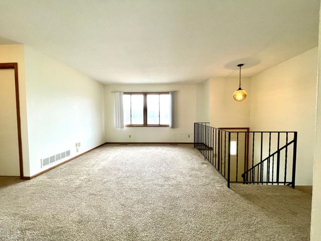 6166 Upper 51st Street N, Oakdale, MN 55128