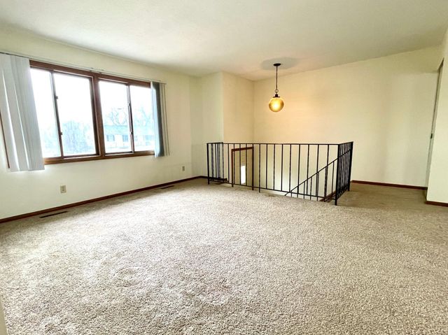 6166 Upper 51st Street N, Oakdale, MN 55128